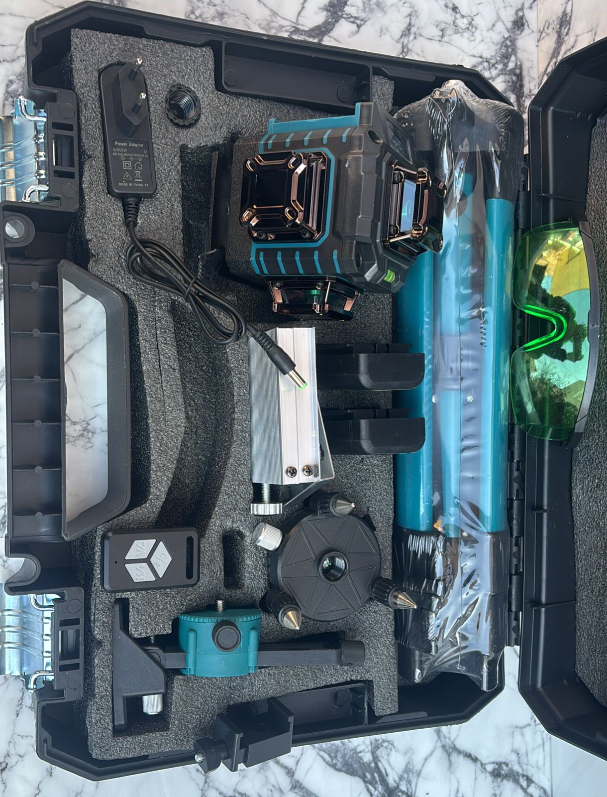 NIVEL LASER DE 16 LINEAS CON TRIPODE TASBEL INALAMBRICO - Imagen 9