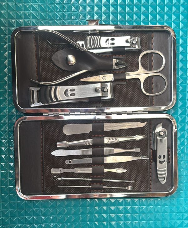 KIT  DE LIMPIEZA DE UÑAS DE ADULTO