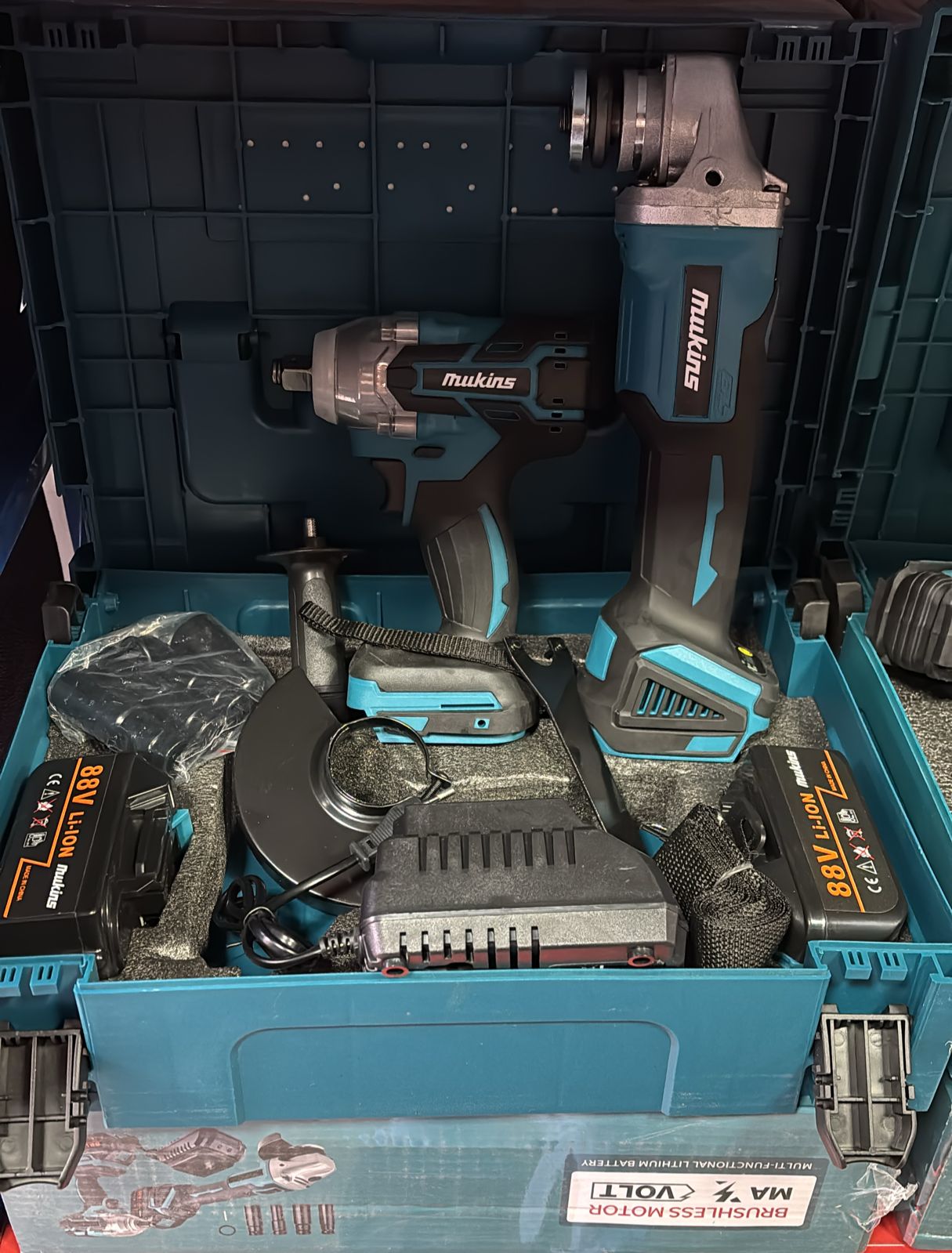 PISTOLA DE IMPACTO MAS GALLETERO  MUKINS 88V